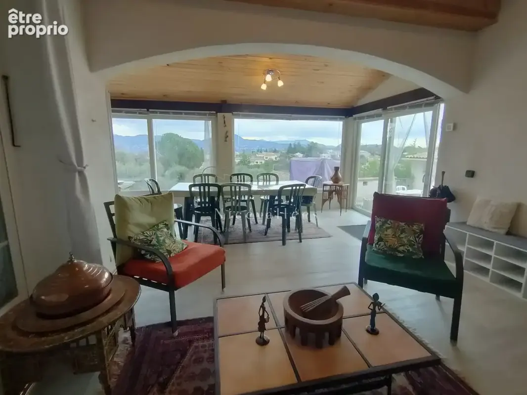Villa 8 pièces sur 2330 m2 de terrain - photo 4