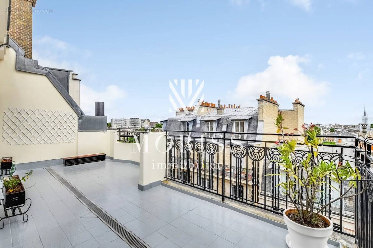 Appartement à PARIS-14E