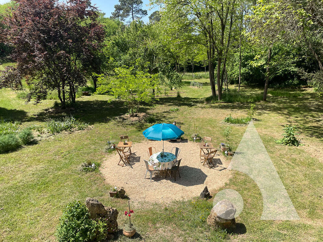 Charmante maison en pierre avec gîte, sur plus de 2 hectares de terrain à Sainte-Mondane - photo 3