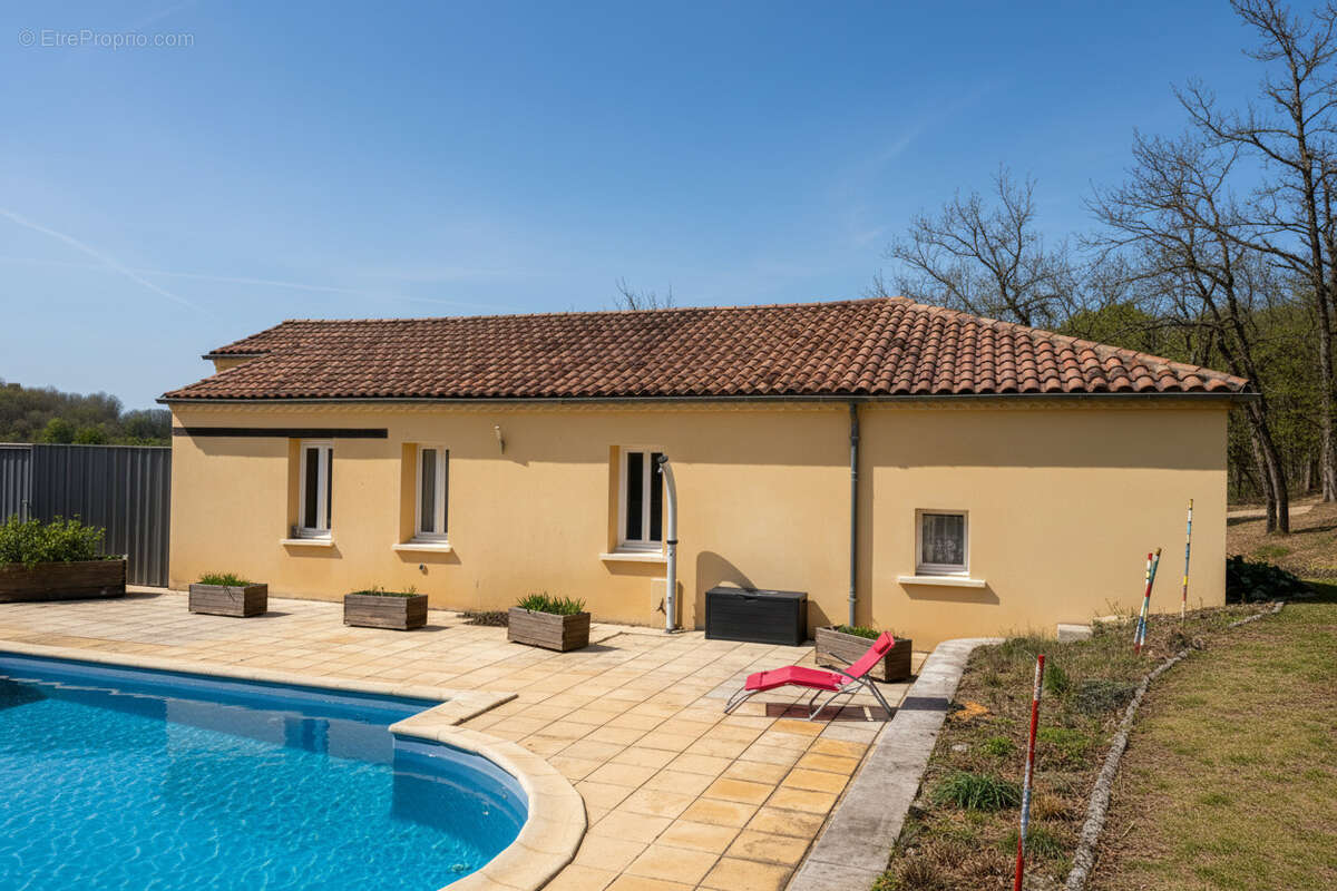 Gîte la Chesnay Et piscine commune - Maison à PAUNAT