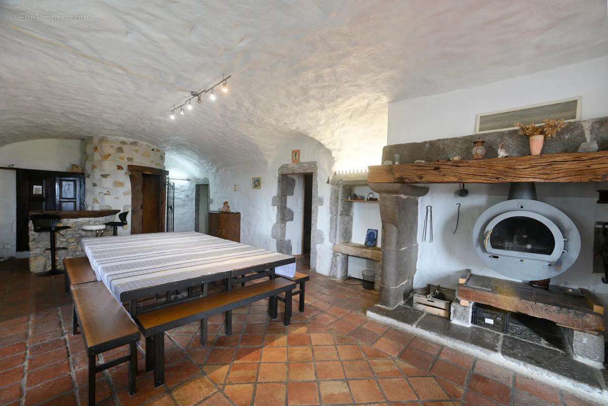 Maison à SAINT-ALBAN-AURIOLLES