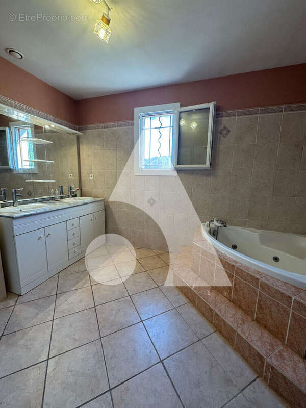 Maison à CHATEAURENARD