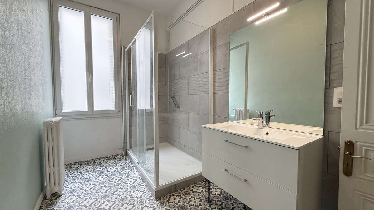 Appartement T3 face au parc des Sources avec balcon et ascenseur - photo 9