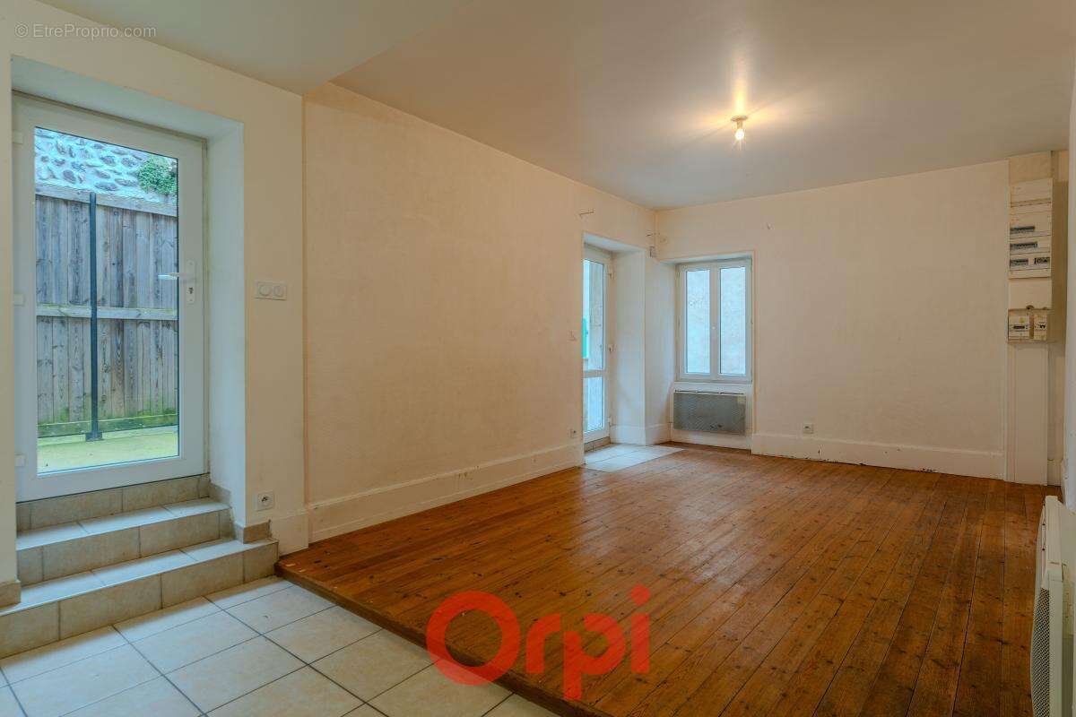 Maison à ALBA-LA-ROMAINE