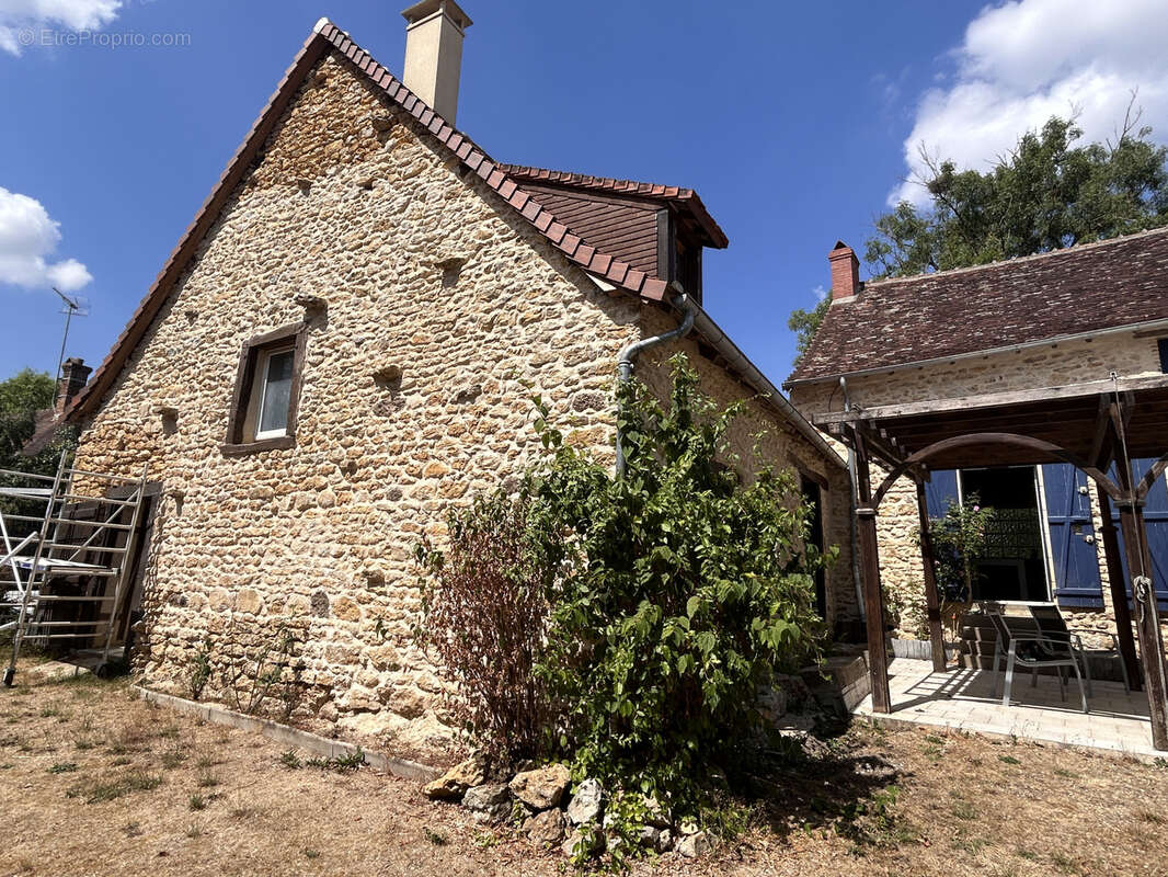 A VENDRE Longère 5 pièces avec piscine et jardin à Prissac - photo 14