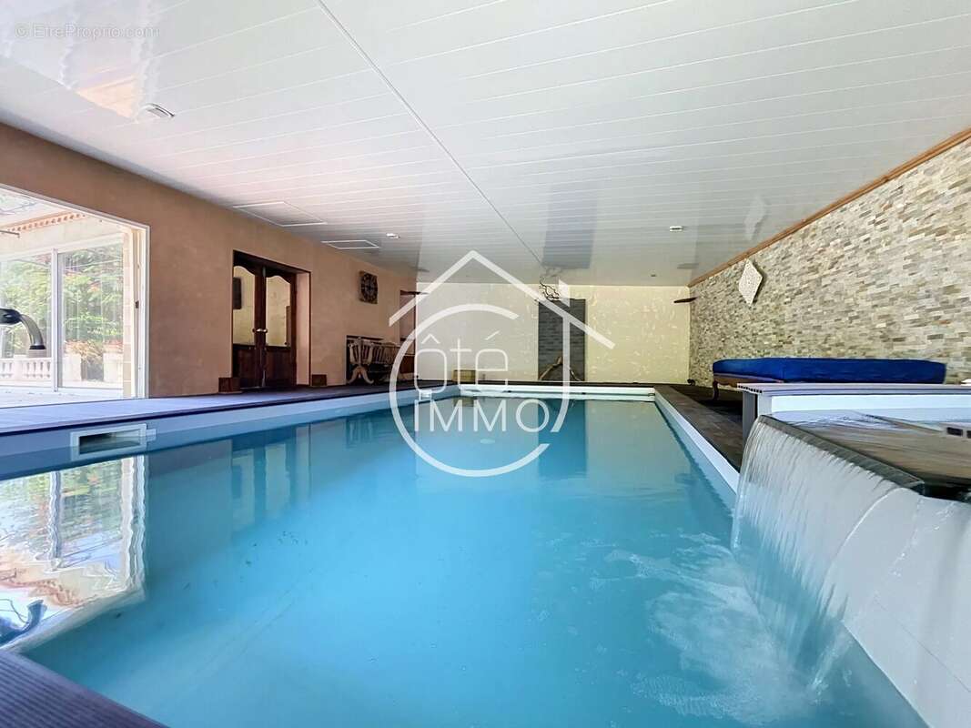 Montpeyroux: Grande propriété en pierre avec piscine intérieure - photo 6