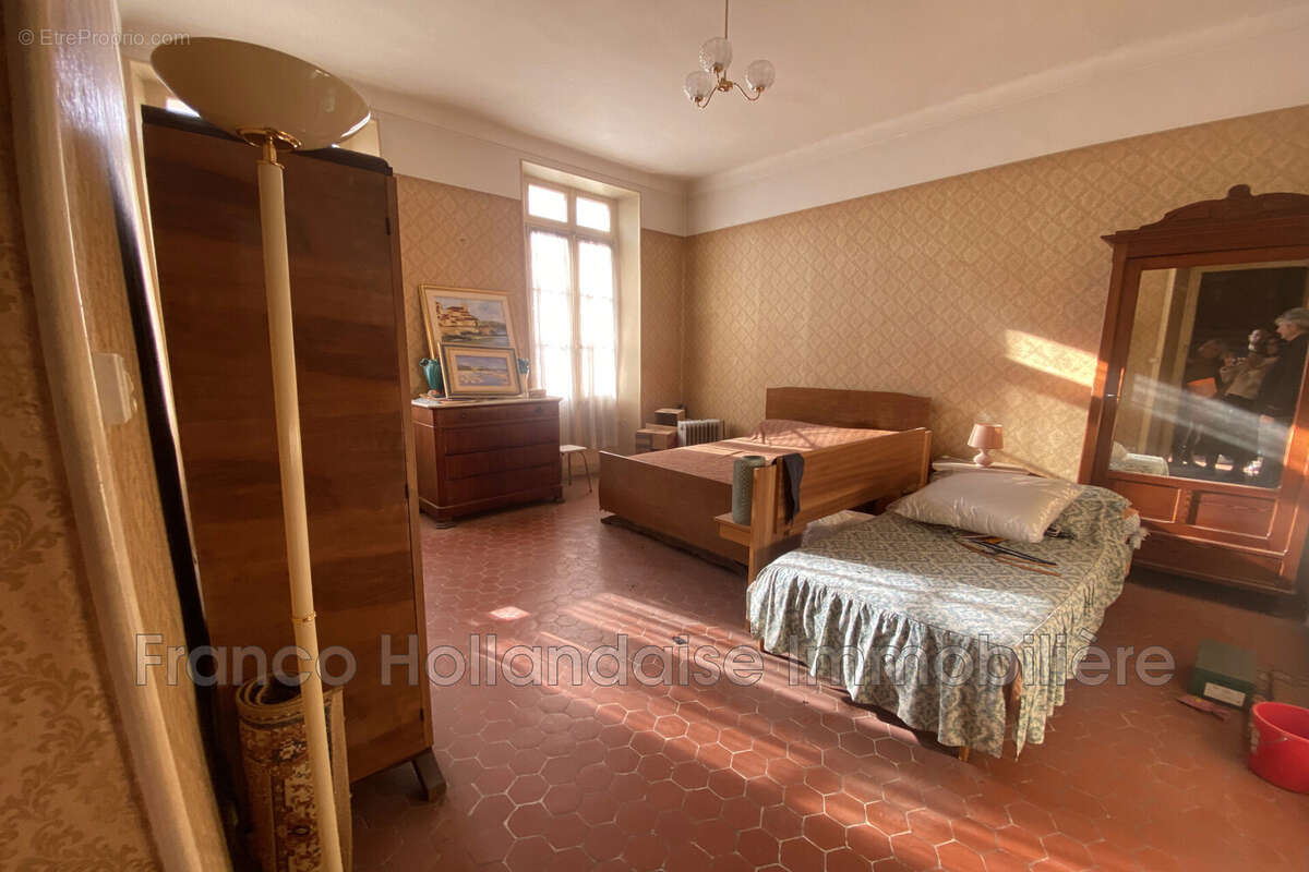 Maison 300 m² à Vallauris  - photo 4