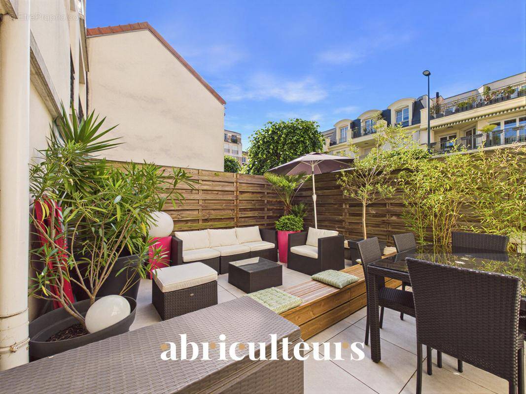 Appartement à LA GARENNE-COLOMBES