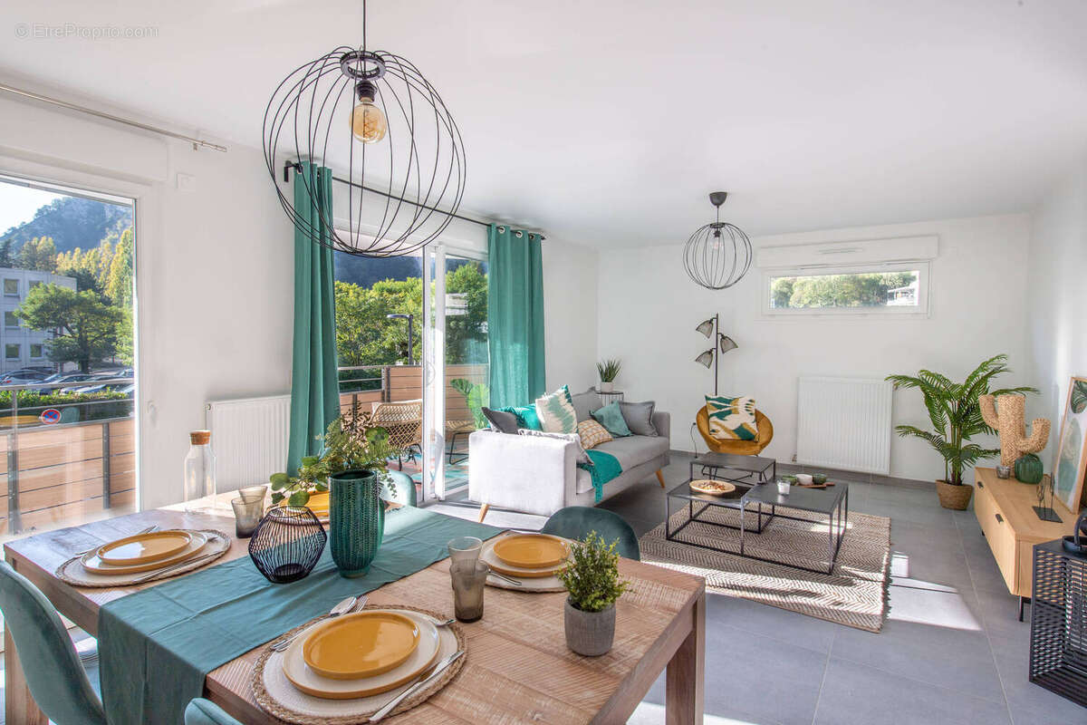 Sassenage au pied des montagnes proche de grenoble à Sassenage