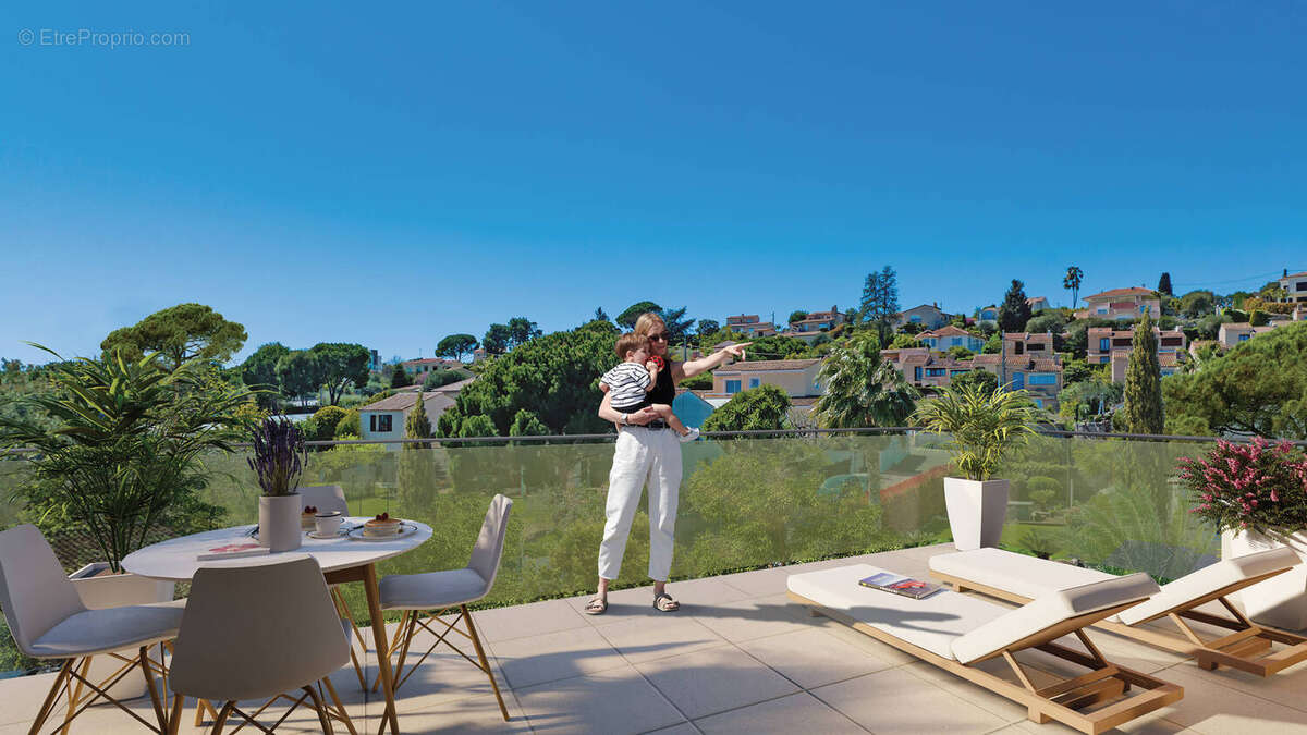 Antibes à 7 minutes en voiture de la plage de fontonne ouest à Antibes