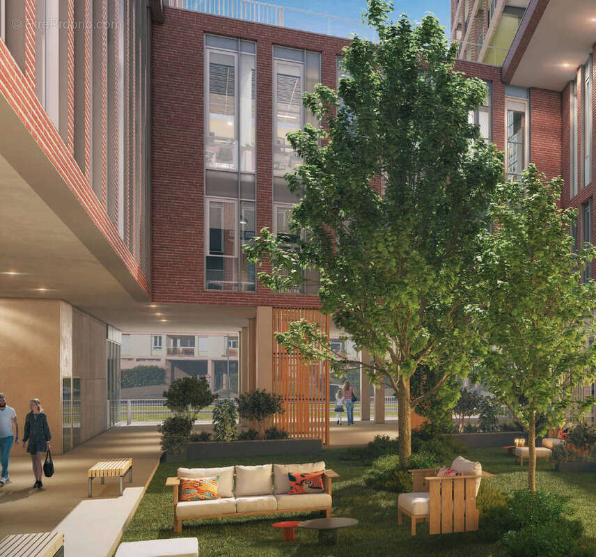 Toulouse quartier de la cartoucherie au pied du tramway à Toulouse