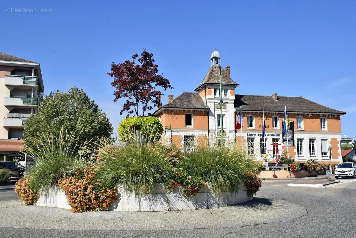 La cour des lys à La Verpilliere