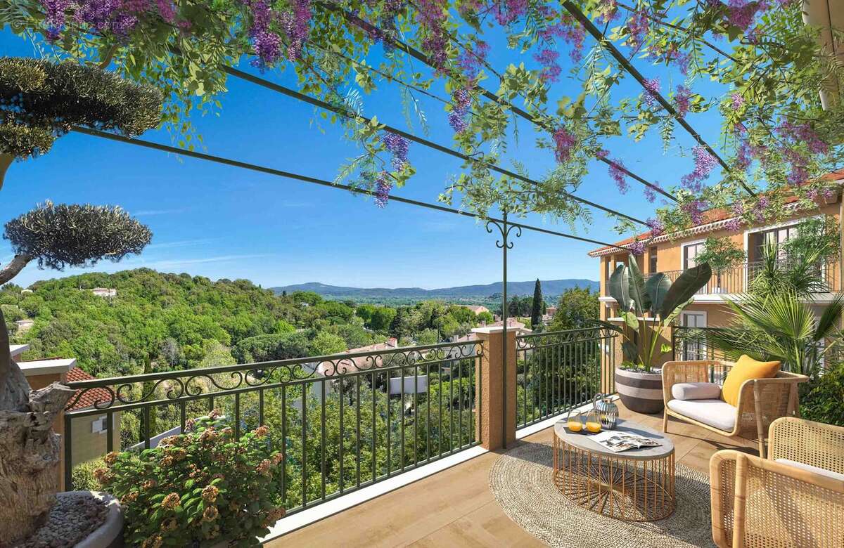 Emménagez cette année au cœur du village à Grimaud