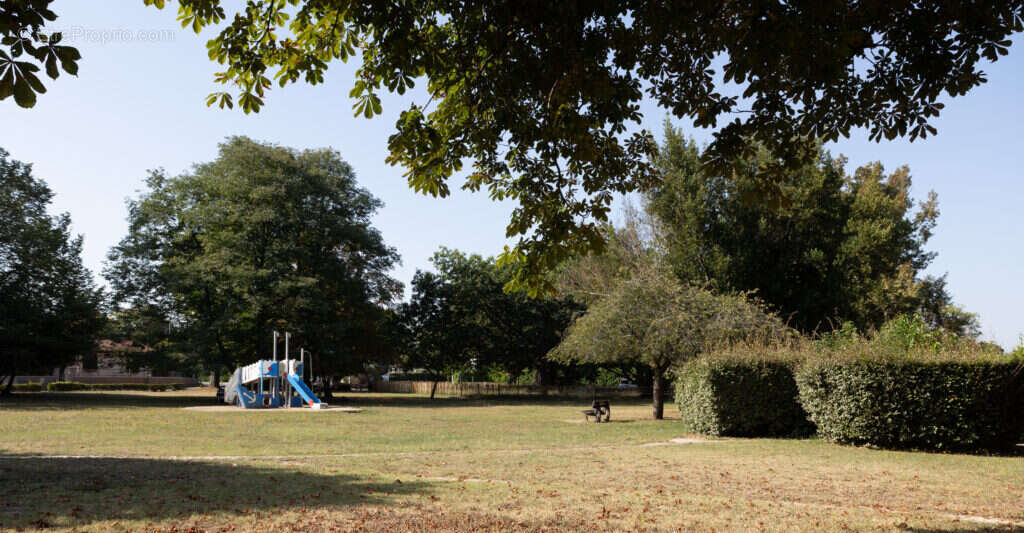 Les terrasses de la victoire à Ambares Et Lagrave