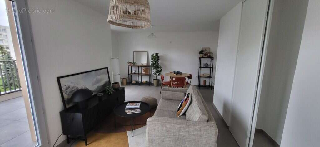 O'village à Vaulx En Velin