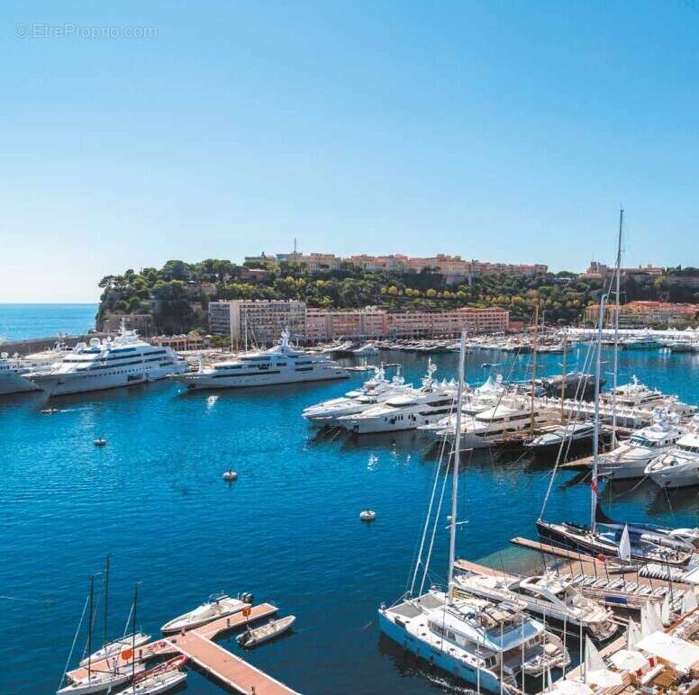 La baie des saphirs à Eze