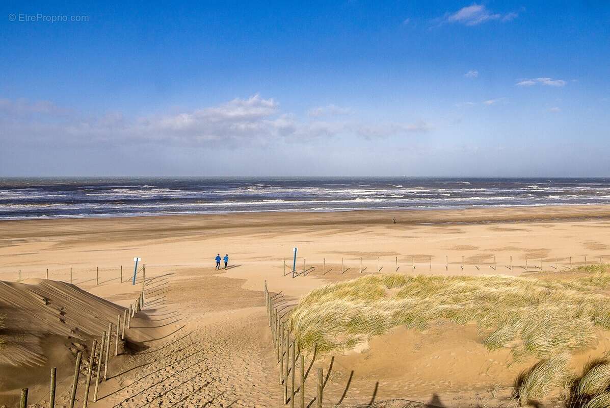 Le quai des six à Calais