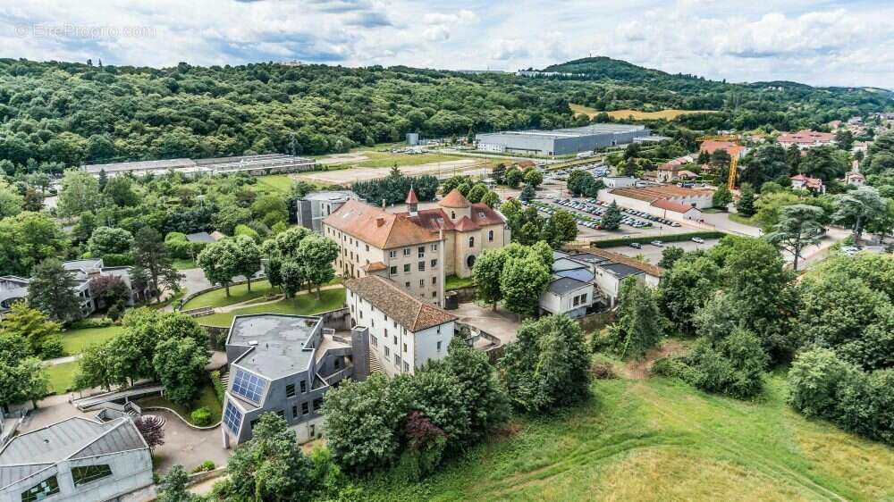 La cour des lys à La Verpilliere