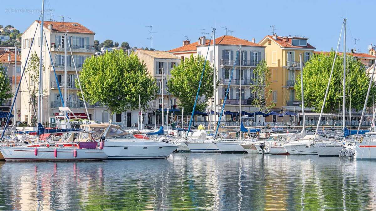 Golfe juan 2, 3 et 4 pièces résidence piscine à Vallauris