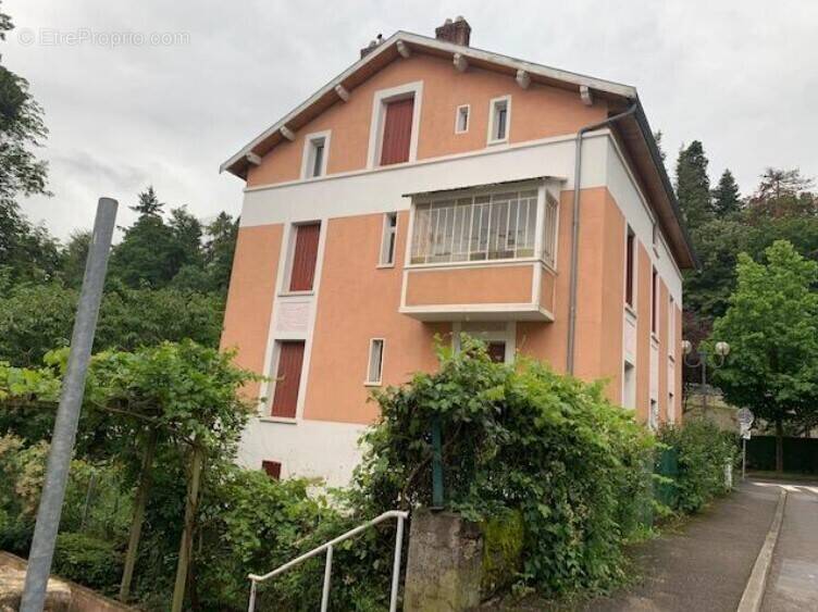 Charbonnières-les-bains à l'entrée de lacroix-laval à Charbonnieres Les Bains