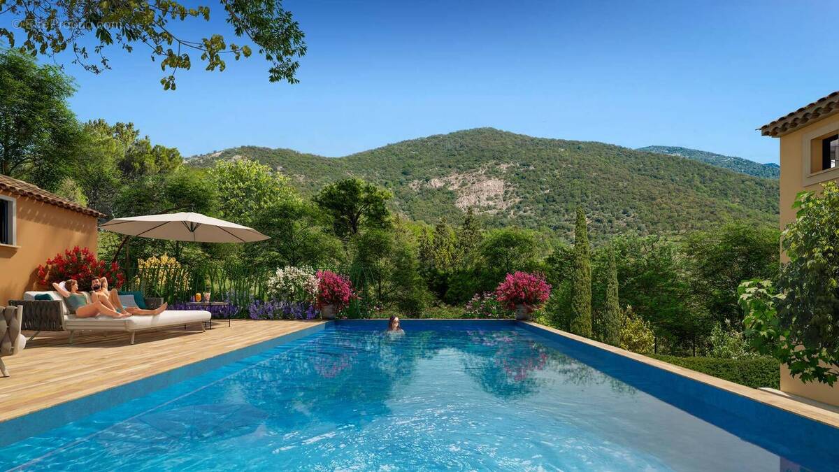 Emménagez cette année au cœur du village à Grimaud