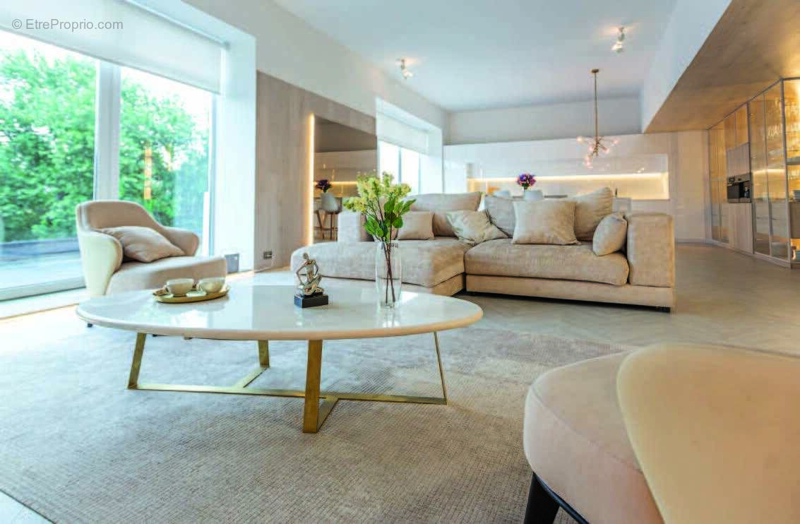 Le crès au pied du lac à Le Cres