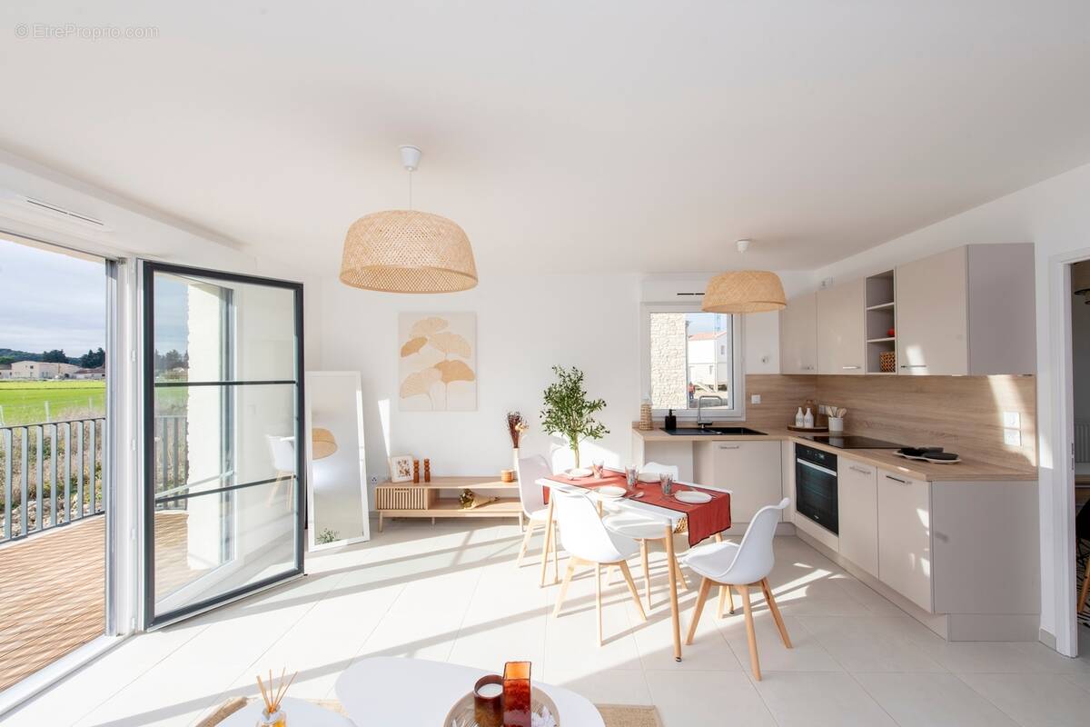 Maisons fenetre sur alpilles à St Etienne Du Gres