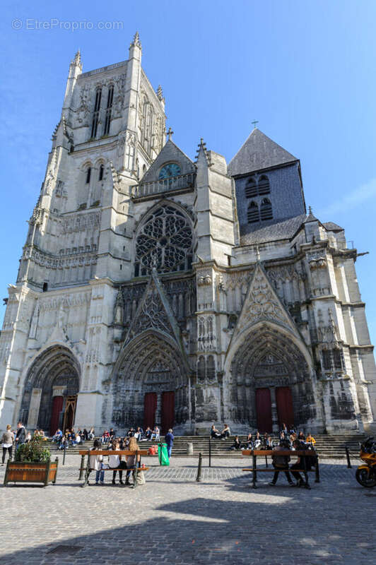 Les terrasses des canotiers à Meaux