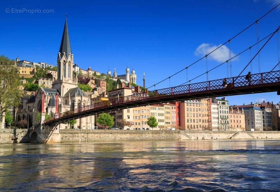 Le pavillon de l&#039;horloge à Tassin La Demi Lune