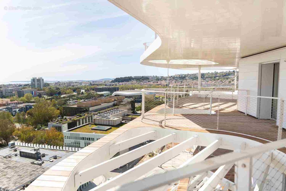 Dernier appartement d'exception avec vue mer à Nice
