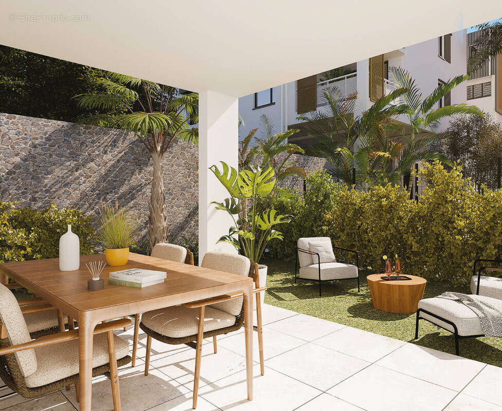 Saint-pierre à 500m du port de plaisance et du lagon à St Pierre