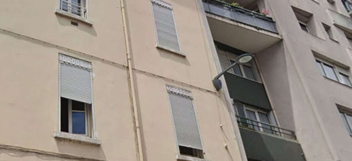 Villeurbanne secteur flachet à 100m du métro a à Villeurbanne