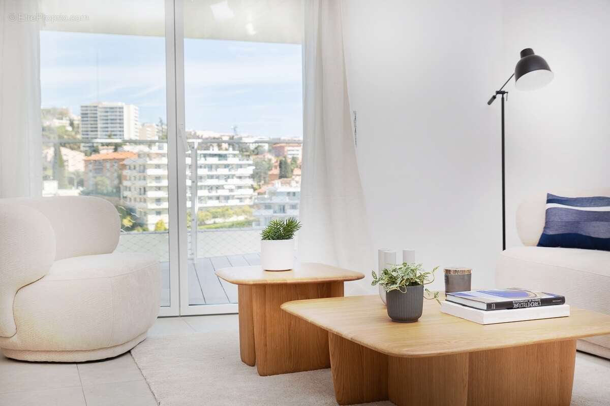 Dernier appartement d'exception avec vue mer à Nice