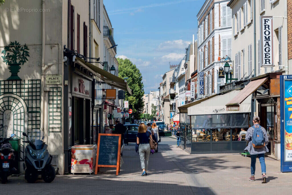 Victor's square à Clamart